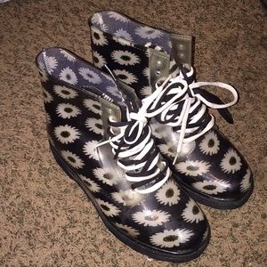 Sunflower black and white rain boots